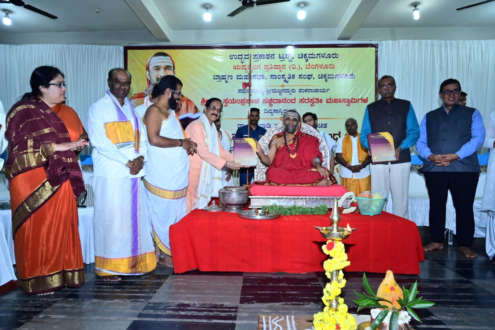 ಡಾ.ಬೆಳವಾಡಿ ಹರೀಶ್ ಭಟ್ಟ ವಿರಚಿತ ನೂರಾರು ಉಪನಿಷತ್ತುಗಳ ಅಧ್ಯಯನದ ಎರಡು ಸಂಪುಟಗಳ ಲೋಕಾರ್ಪಣೆ