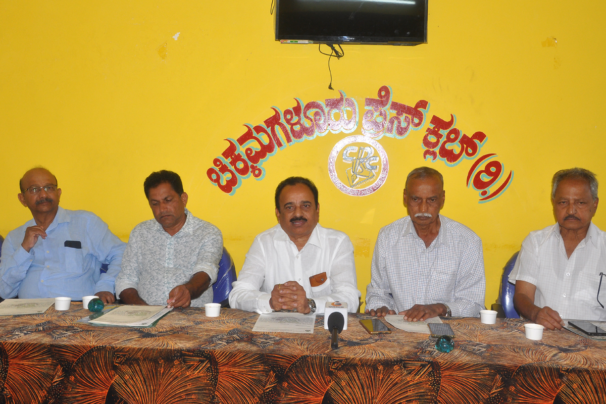 ಕರ್ನಾಟಕ ಬೆಳೆಗಾರರ ಒಕ್ಕೂಟದ ಅಧ್ಯಕ್ಷ ಡಾ.ಎಚ್.ಟಿ.ಮೋಹನ್ ಕುಮಾರ್ ಸುದ್ದಿಗೋಷ್ಠಿ