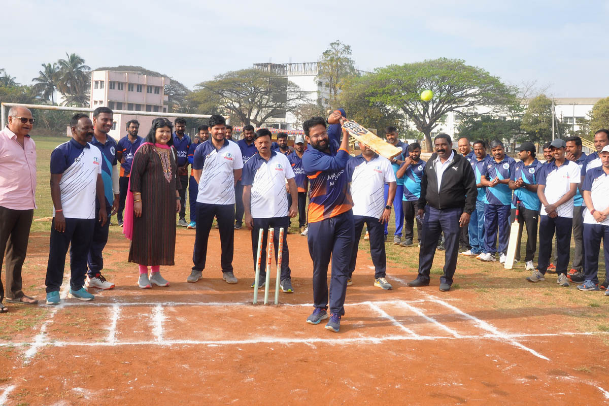 ಎಐಟಿ ಕಾಲೇಜಿನ ಬಿಜಿಎಸ್ ಕ್ರೀಡಾಂಗಣದಲ್ಲಿ ಆಯೋಜಿಸಿದ್ದ ಕ್ರಿಕೆಟ್ ಪಂದ್ಯಾವಳಿಯ ಕಾರ್ಯಕ್ರಮ